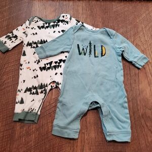 Old Navy 2 Wild Adventure Baby Girl Boy One Piece Footed Jumpsuit Romper 0-3M